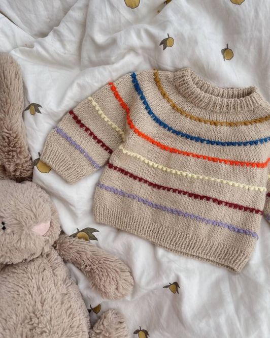 Hovedbilde Festival sweater baby oppskrift
